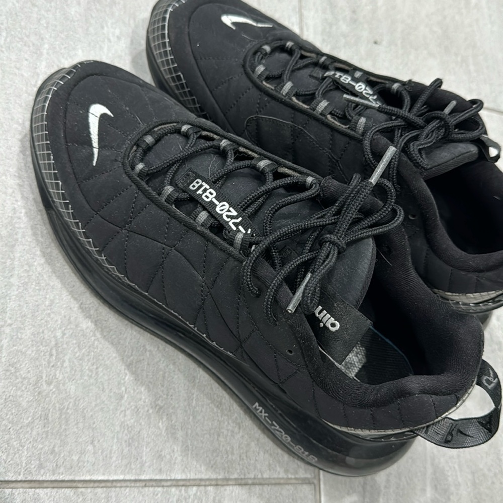 Black Nike air max boys